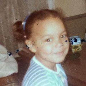 Meet your Posher, Crystal